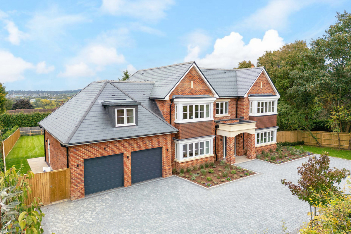 Roof Cleaning Crowthorne